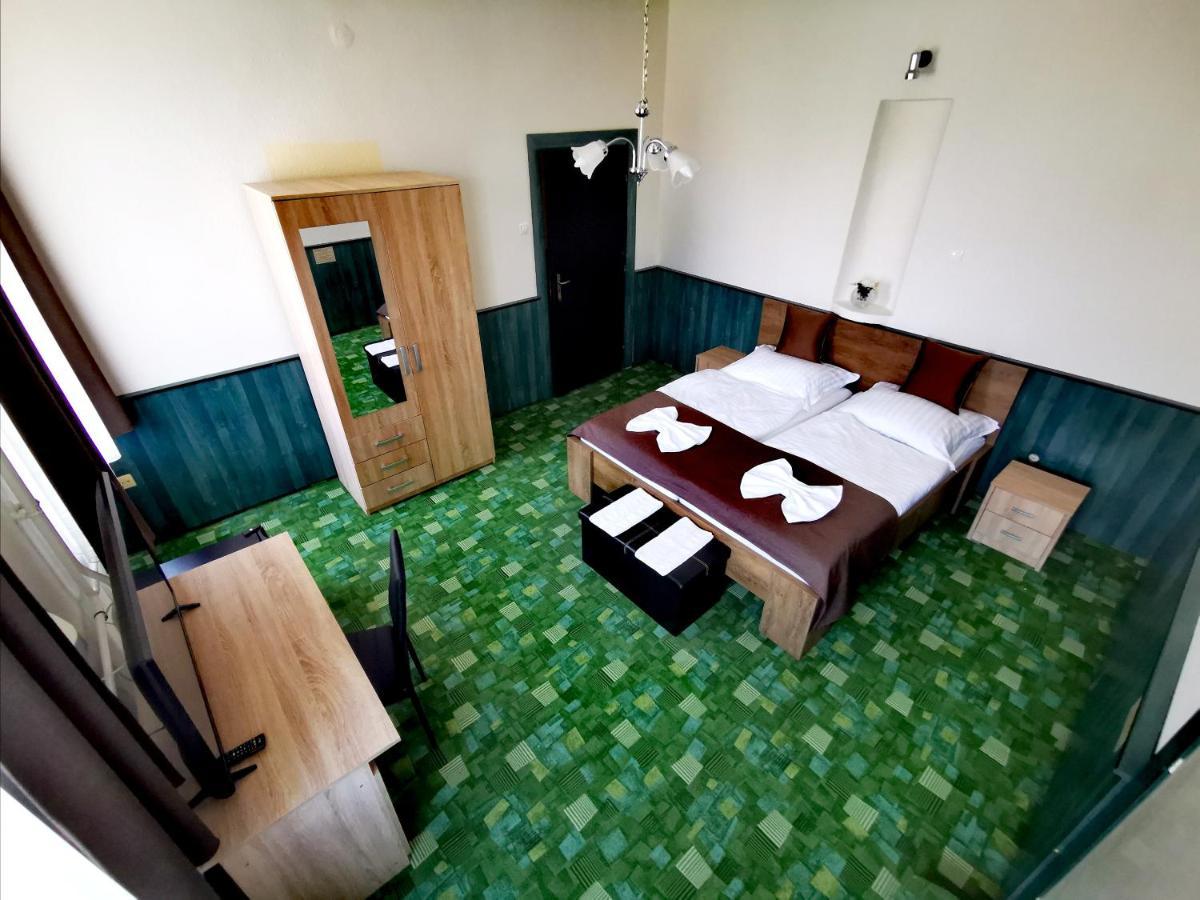 Komplex -Rendezvenytermek-Panzio-Apartman-Irodak- Матесалька Экстерьер фото
