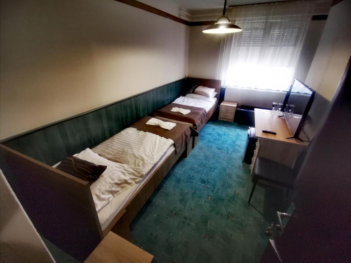 Komplex -Rendezvenytermek-Panzio-Apartman-Irodak- Матесалька Экстерьер фото