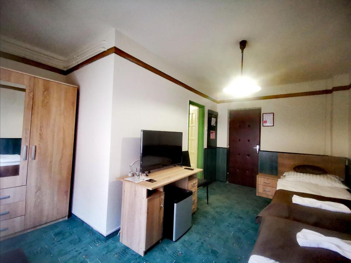 Komplex -Rendezvenytermek-Panzio-Apartman-Irodak- Матесалька Экстерьер фото