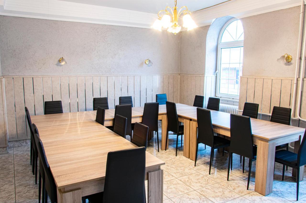 Komplex -Rendezvenytermek-Panzio-Apartman-Irodak- Матесалька Экстерьер фото