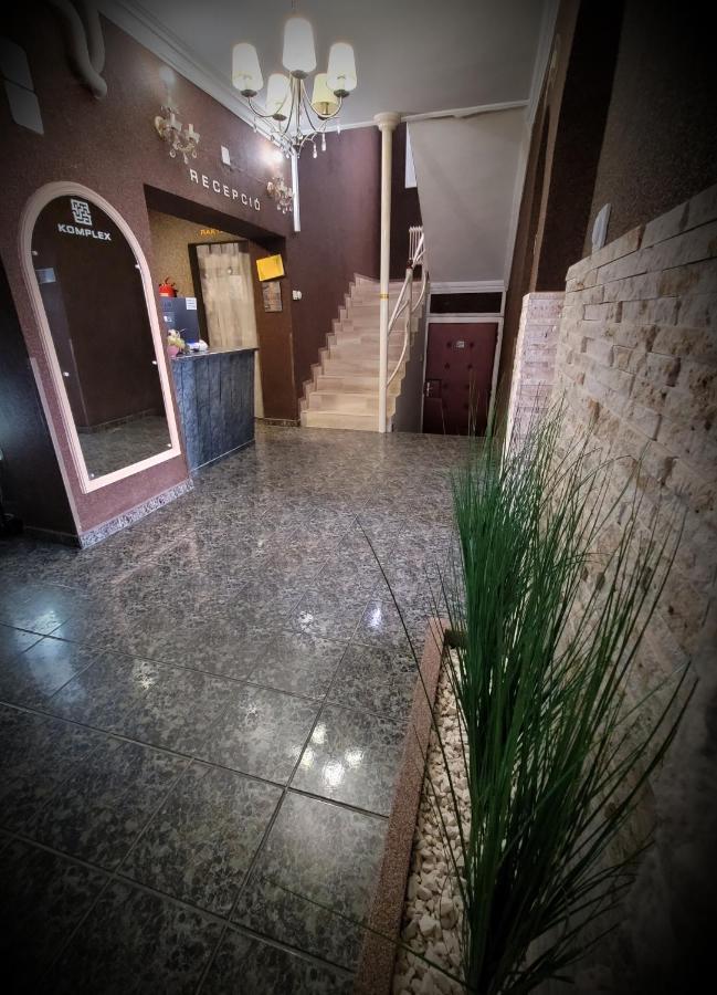 Komplex -Rendezvenytermek-Panzio-Apartman-Irodak- Матесалька Экстерьер фото