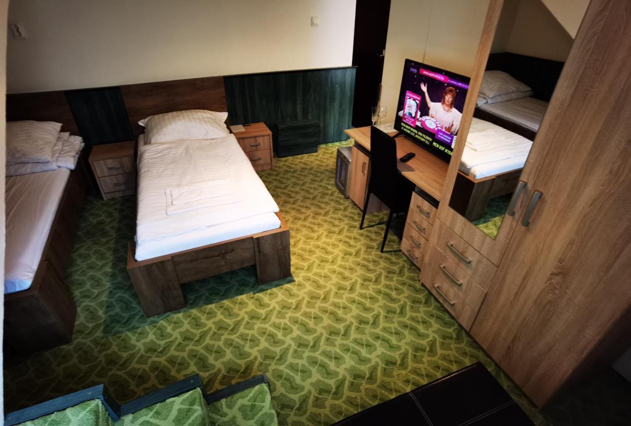 Komplex -Rendezvenytermek-Panzio-Apartman-Irodak- Матесалька Экстерьер фото