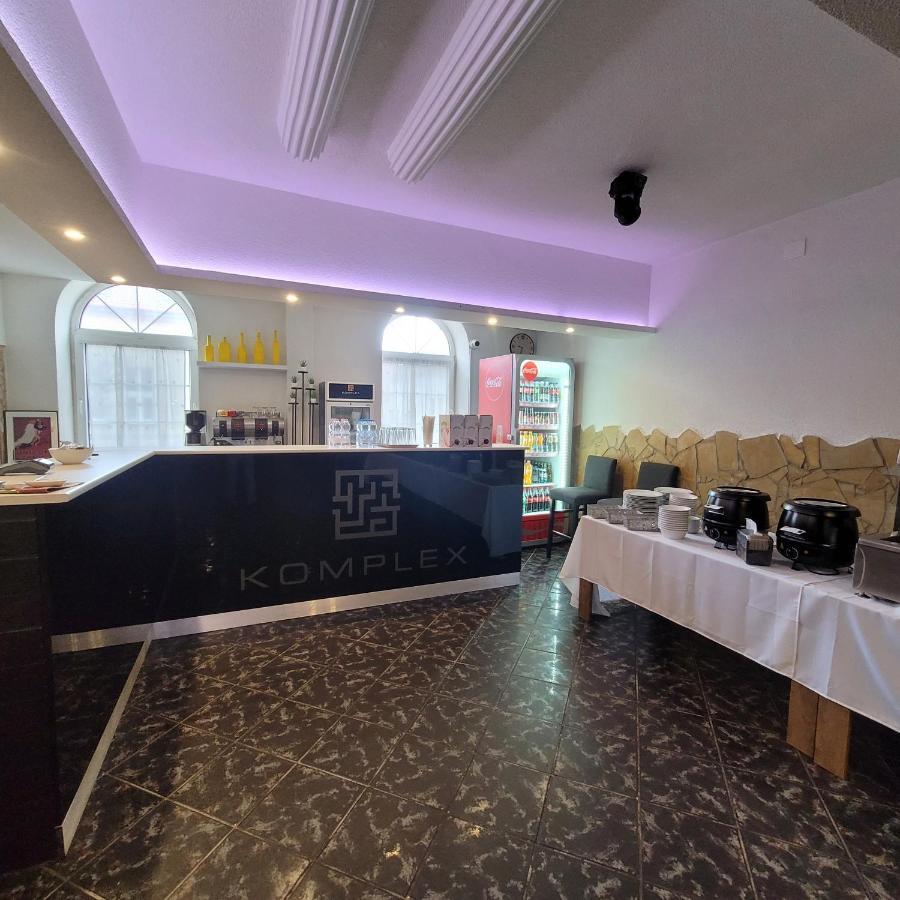 Komplex -Rendezvenytermek-Panzio-Apartman-Irodak- Матесалька Экстерьер фото